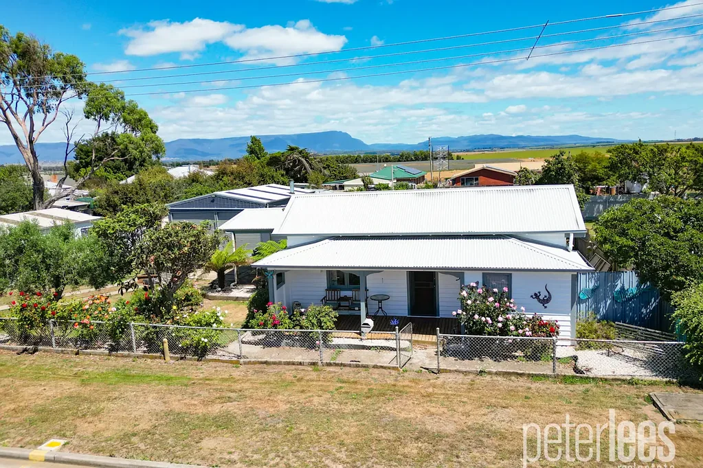 4 Charles Street, Cressy, TAS 7302