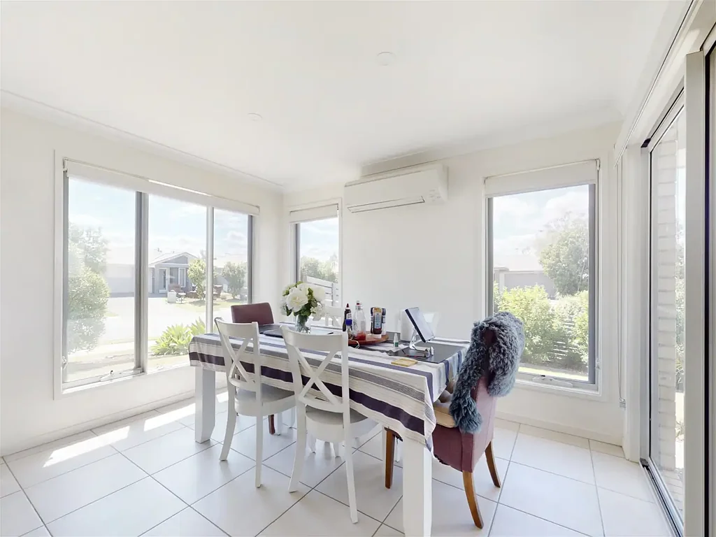 19 eagleton crescent, Leichhardt, QLD 4305