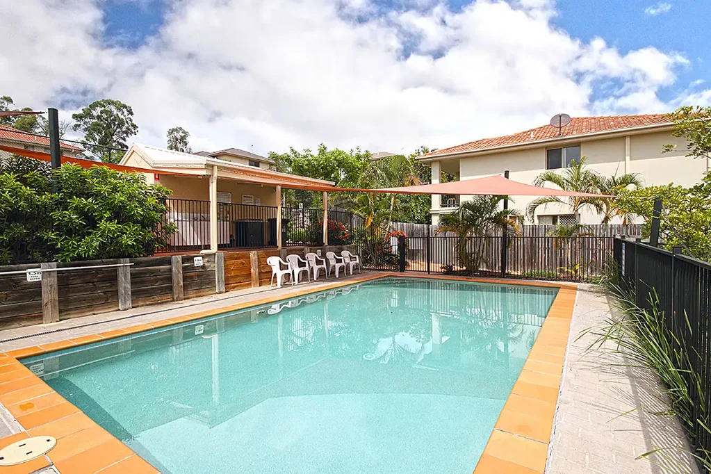 A luxury townhouse. Close to train, bus and schools. 3 Bedrooms Townhouse.