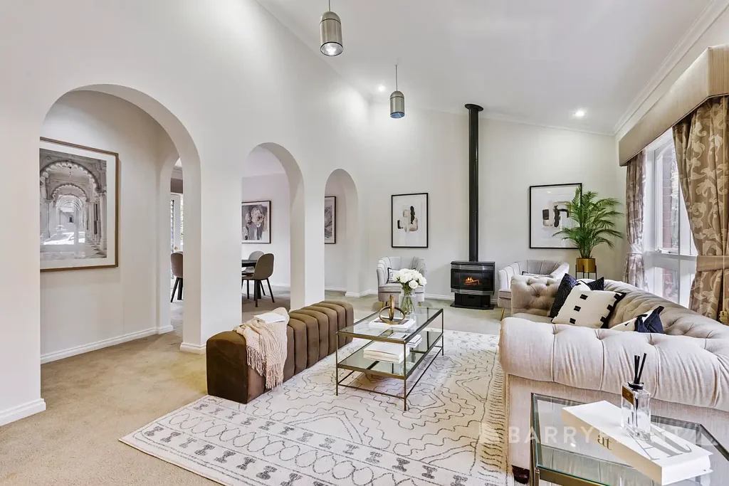 Glen Waverley 5 Bedroom Classic Family Home in Double school zones (STSA)
