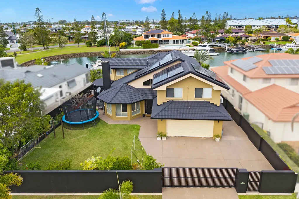 Cleveland 5 Bedroom PERFECT WATERFRONT FAMILY HOME