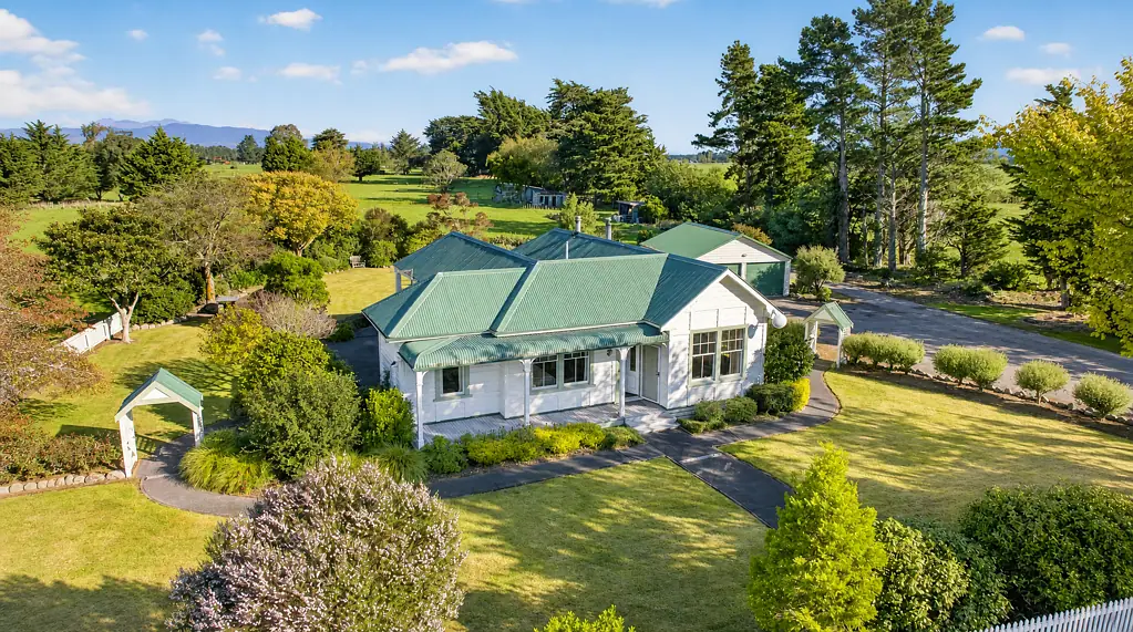 Featherston 3房  Peace, Privacy & Plenty of Charm - BEO $999,000