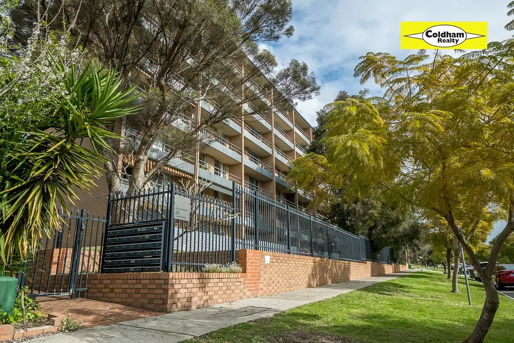 Victoria Park 1 Bedroom Rent Stopper...  Move in and Enjoy life. Stroll to the Cafe Strip.