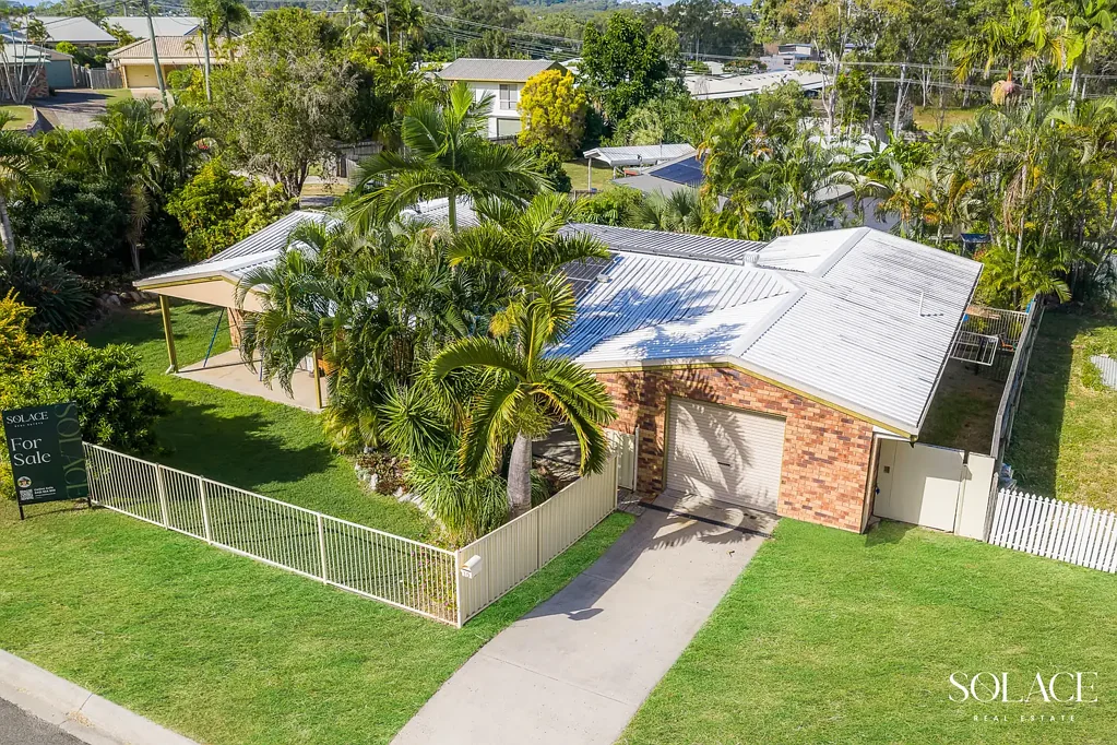 New Auckland 4Kwarto Family-friendly living with a pool, double driveway access and a functional layout!