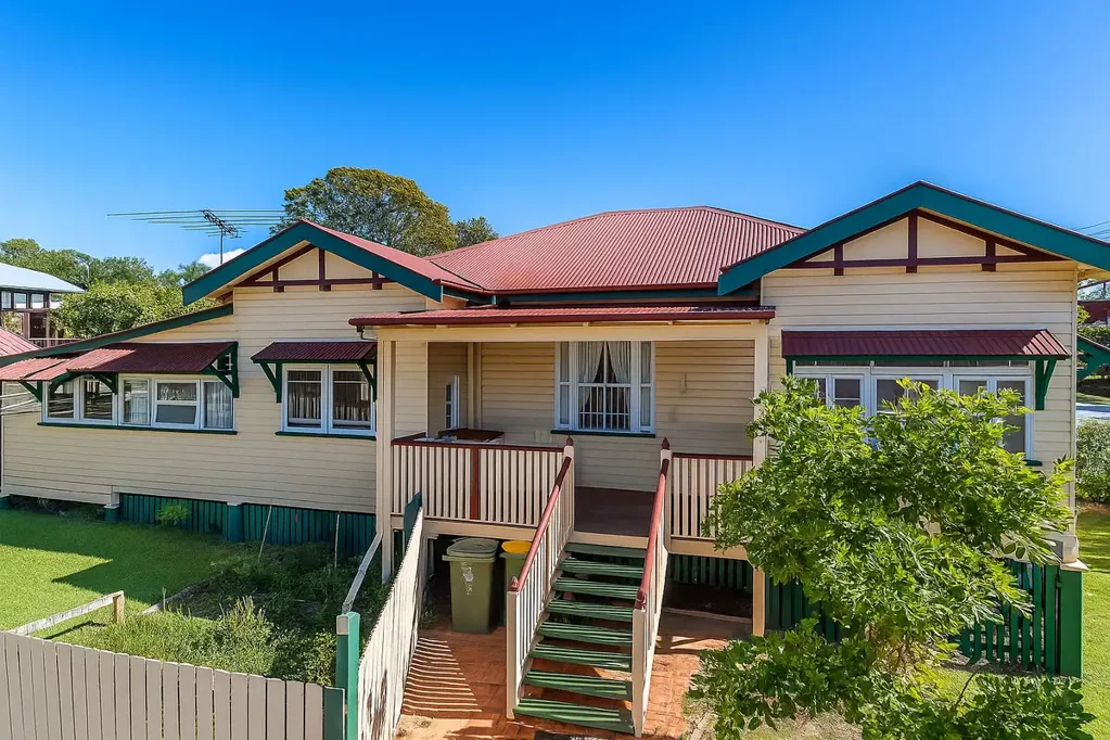 Quaint Cottage Close to Sandgate Waterfront