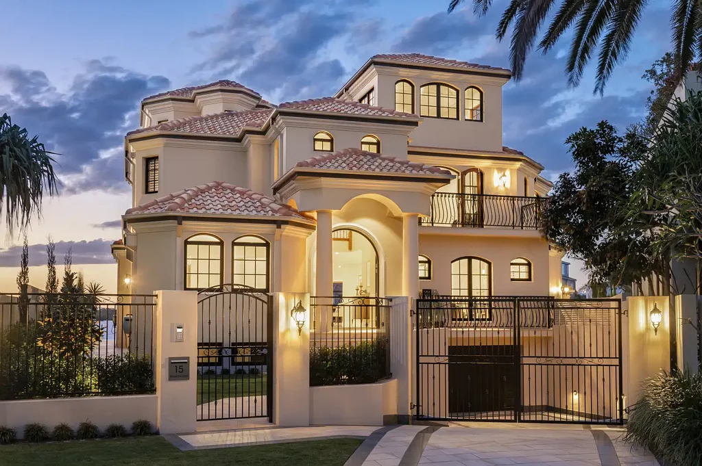 Paradise Point 6房  Protected Broadwater Facing North West - Suitable for a Large 100ft+ Boats