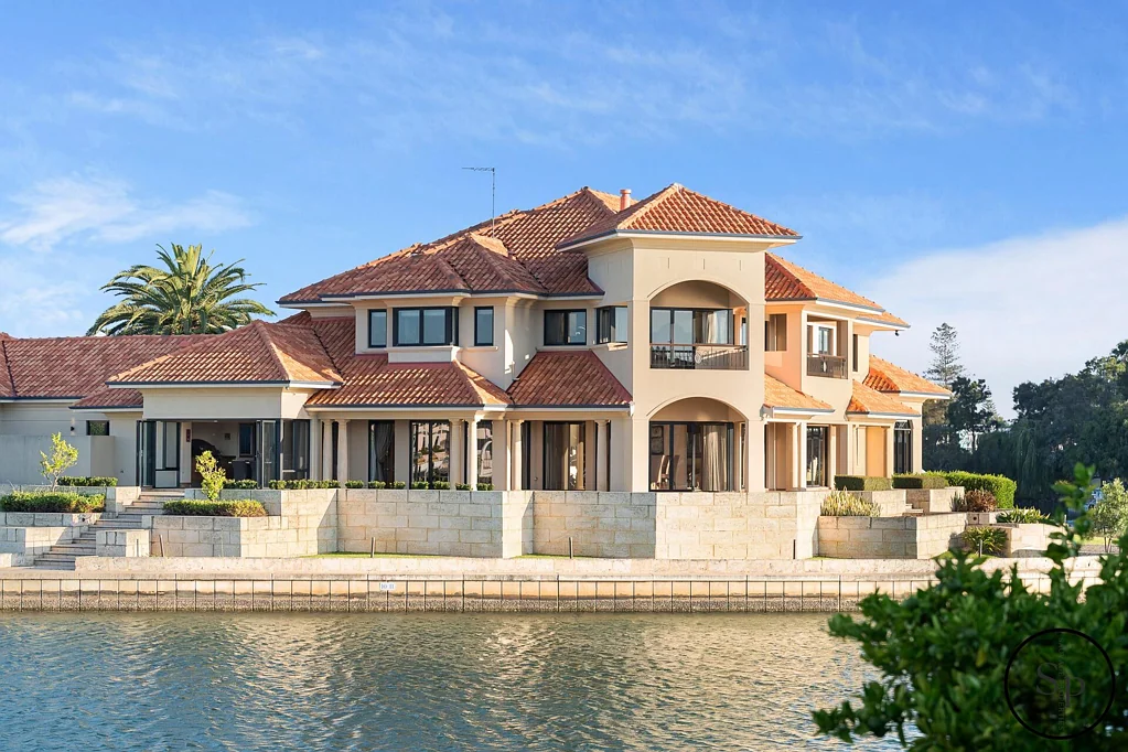 Halls Head 5 Bedroom Welcome to 10-11 Amity Cove