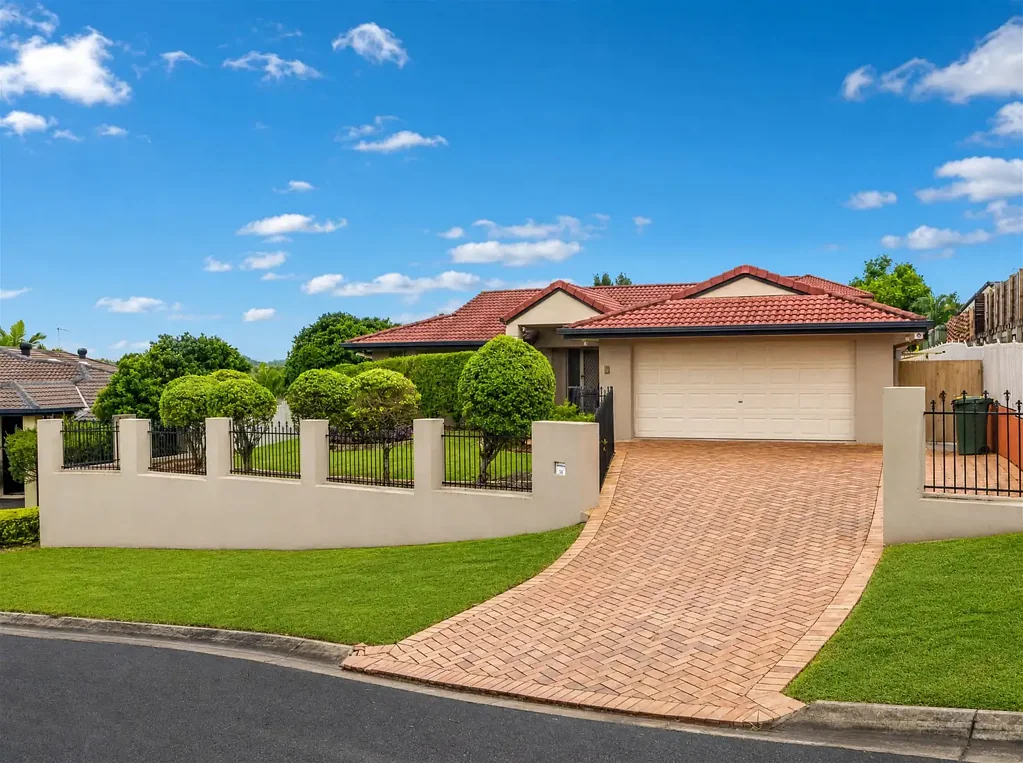 Stunning and Modern Family Home in Carindale