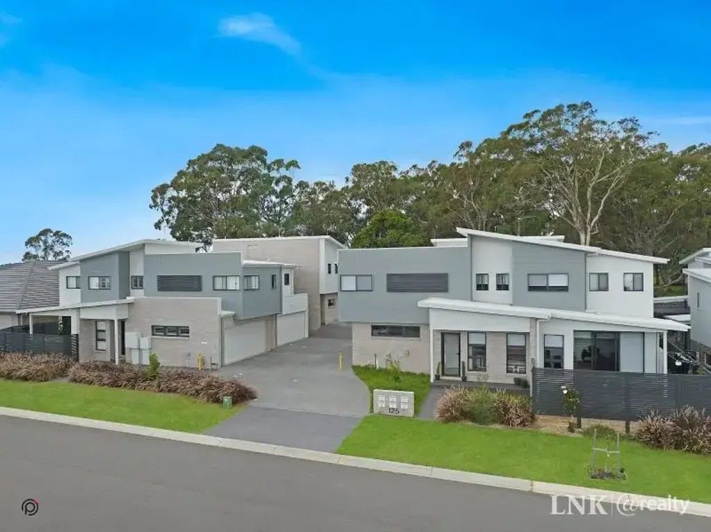 Albion Park 3房  NEAR NEW TOWNHOUSE- NOW AVAILABLE