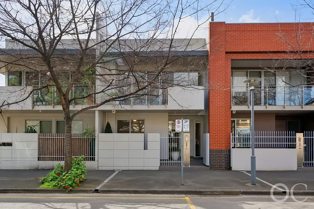 Adelaide 3બેડરૂમ Open the Door to Chic City Living With Roof-Top Entertaining