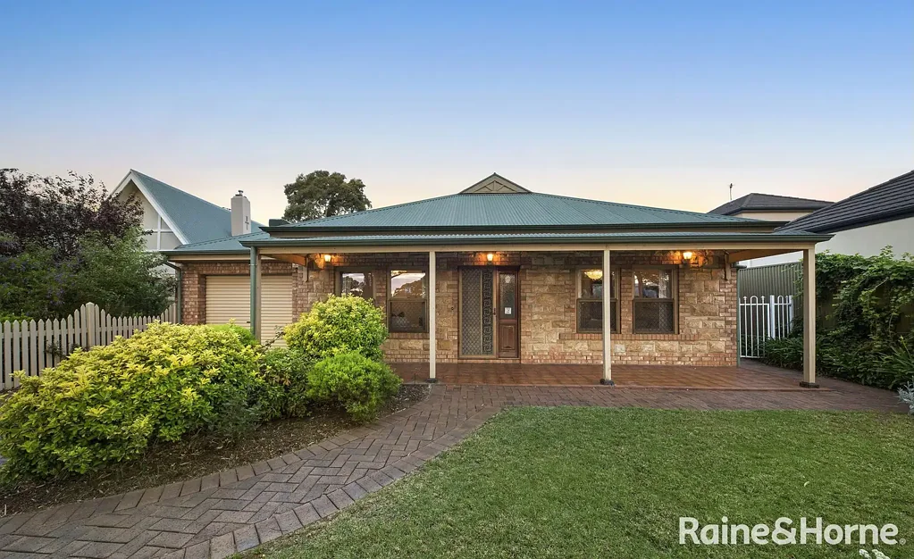 Spacious 4 bedroom Home in GLENUNGA