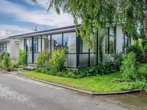 Geraldine 2房  Charming 2-Bedroom Unit with Sunny Conservatory