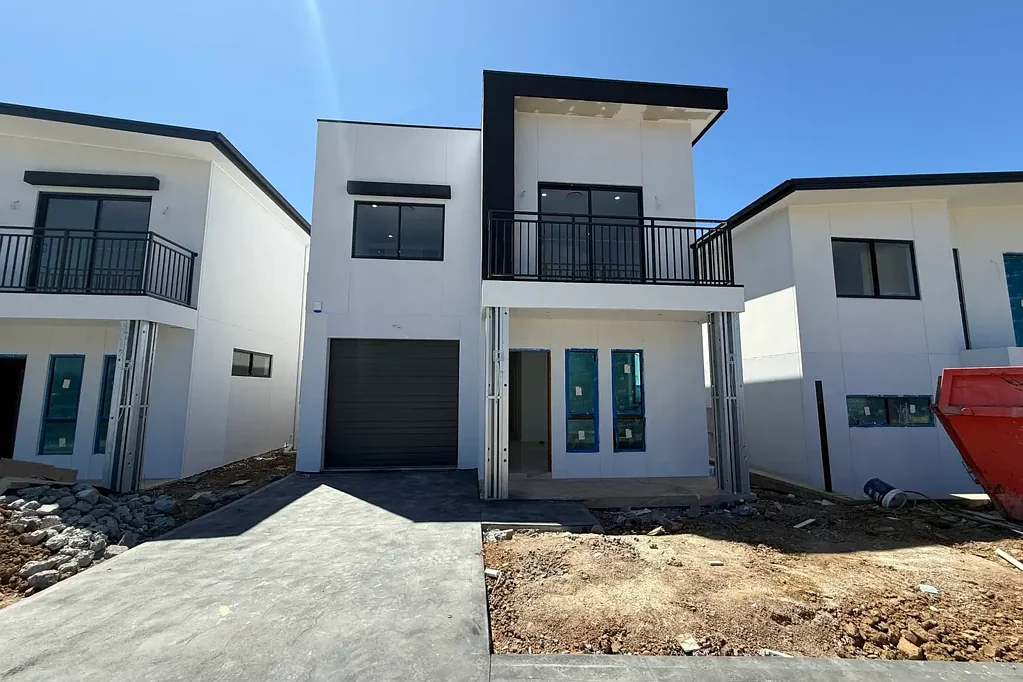 Leppington 5 Slaapkamer Park front Brand New House