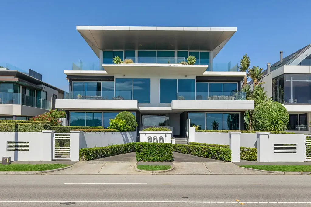 Executively residence, rare opportunity!