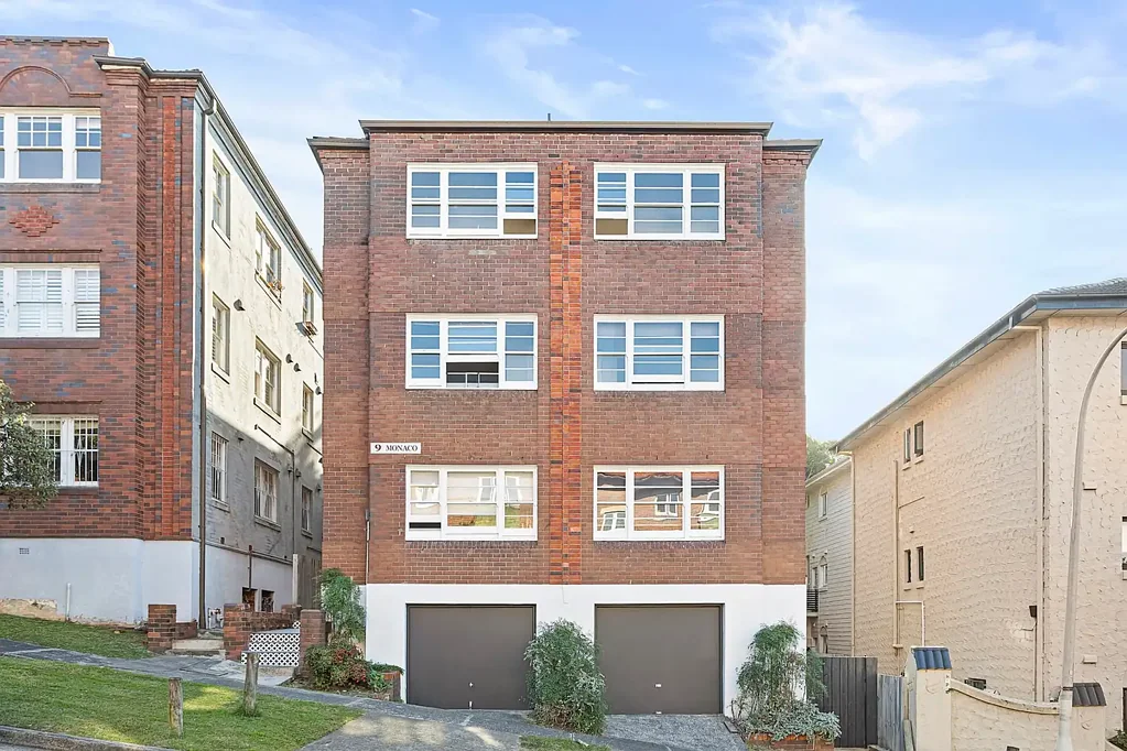 Relaxed Beachside Living, A Perfect Blend Of Location, Lifestyle And Potential
