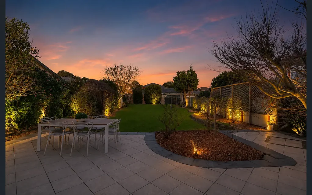 West Ryde 4Kwarto Grand 809 sqm Full Brick Residence | 650m to Station | Prestigious LMR Zoning with Developement Potential  (STCA)