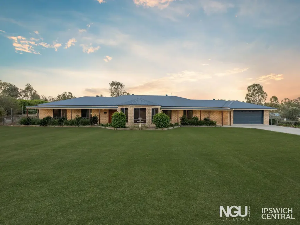 Kensington Grove 5 Bedroom EXPANSIVE ACREAGE LIVING WITH FIVE BEDROOMS, THREE BATHROOMS AND EXCEPTIONAL SHED SPACE