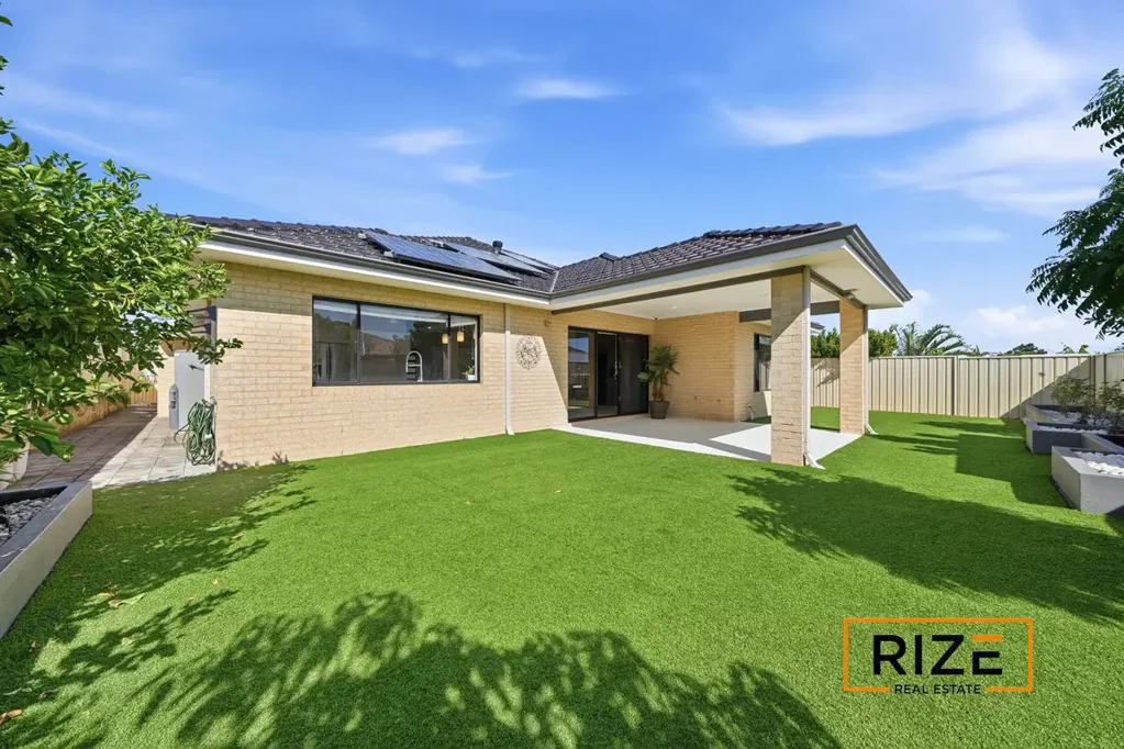 Banksia Grove 4બેડરૂમ Big, Bold & Built for Space – An Impressive Family Residence!