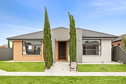 50 Pelican Way, Lara