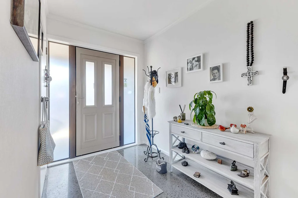 Strandon 3 Bedroom Devon Street East Magic!