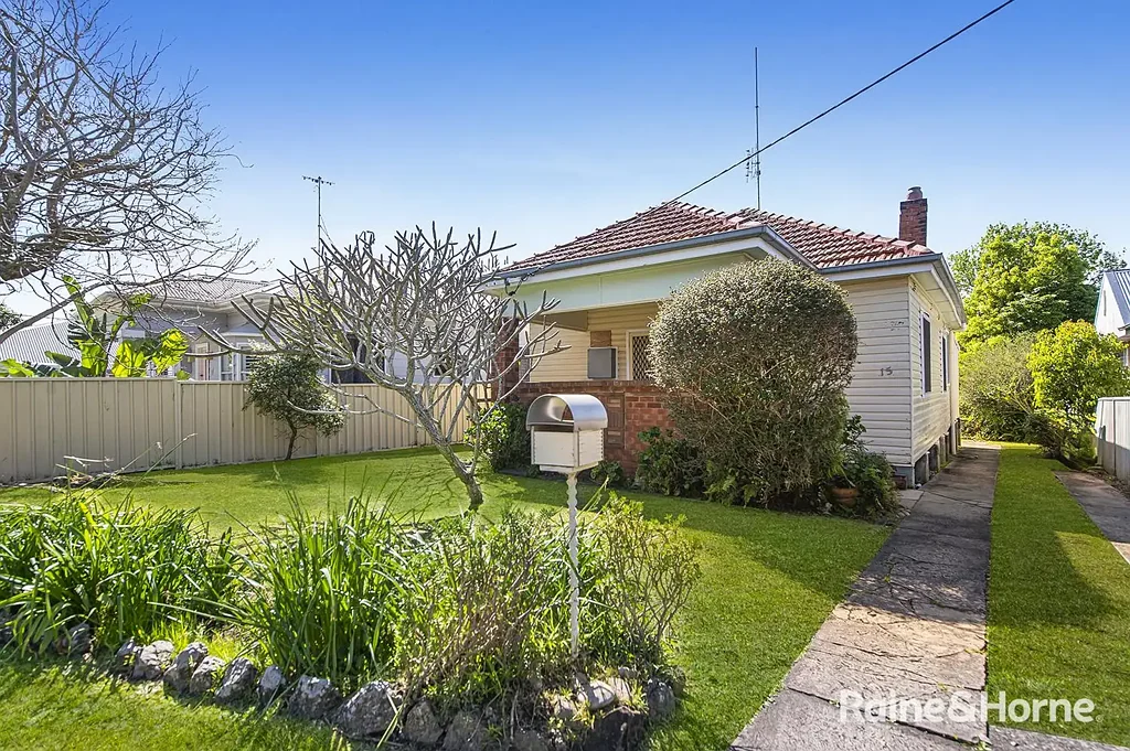 15 Floraville Road, Belmont North, NSW 2280