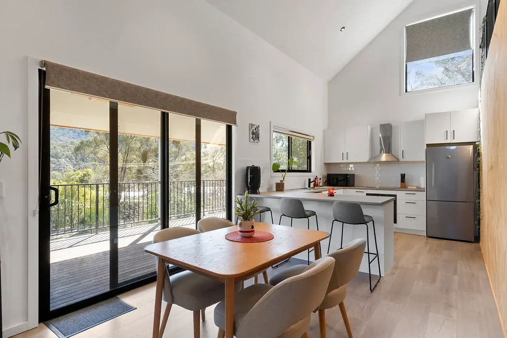 Macs Cove 3房  Modern low maintenance home in peaceful lakeside hamlet