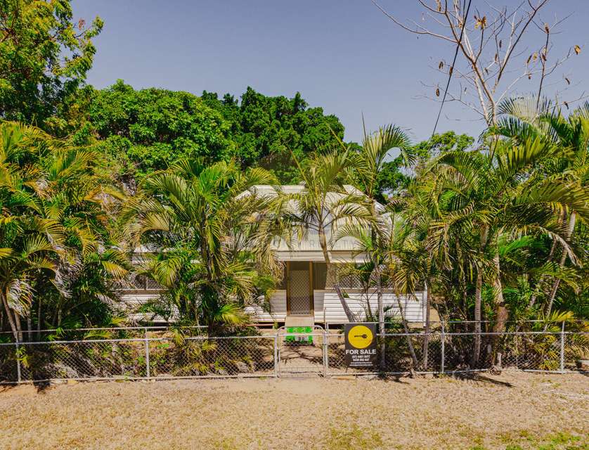 22 Charlotte Street, Charters Towers City, Townsville, 4 rūma, 1 rūma horoi, House
