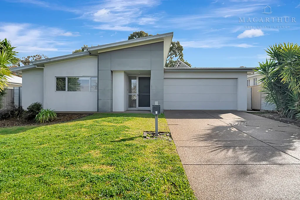 Beautiful Boorooma Family Home