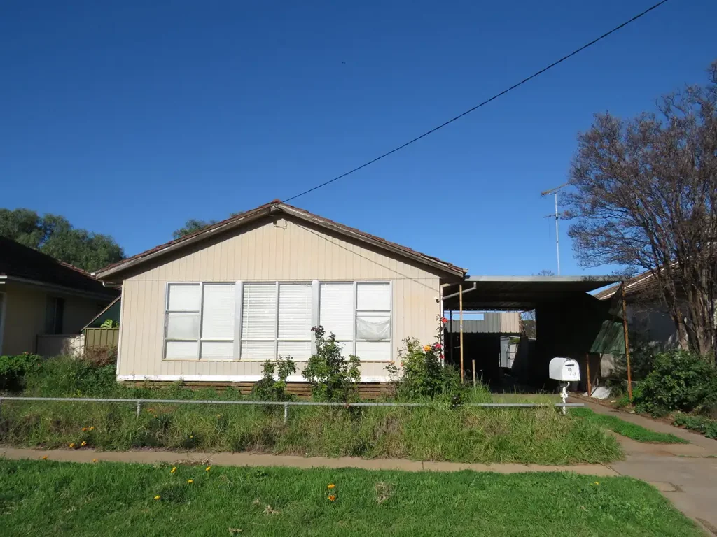 Robinvale 5બેડરૂમ Spacious Family Living with Dual Accommodation in Prime Robinvale Location