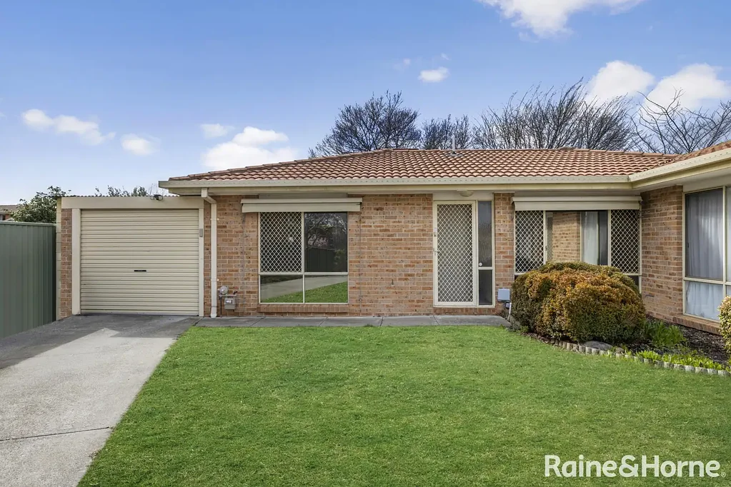 Crestwood 2房  Charming single level private townhouse in small complex