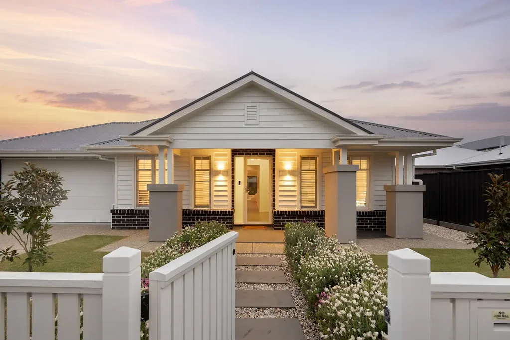 North Plympton 5Kwarto Contemporary Elegance, Designed for Family Living…