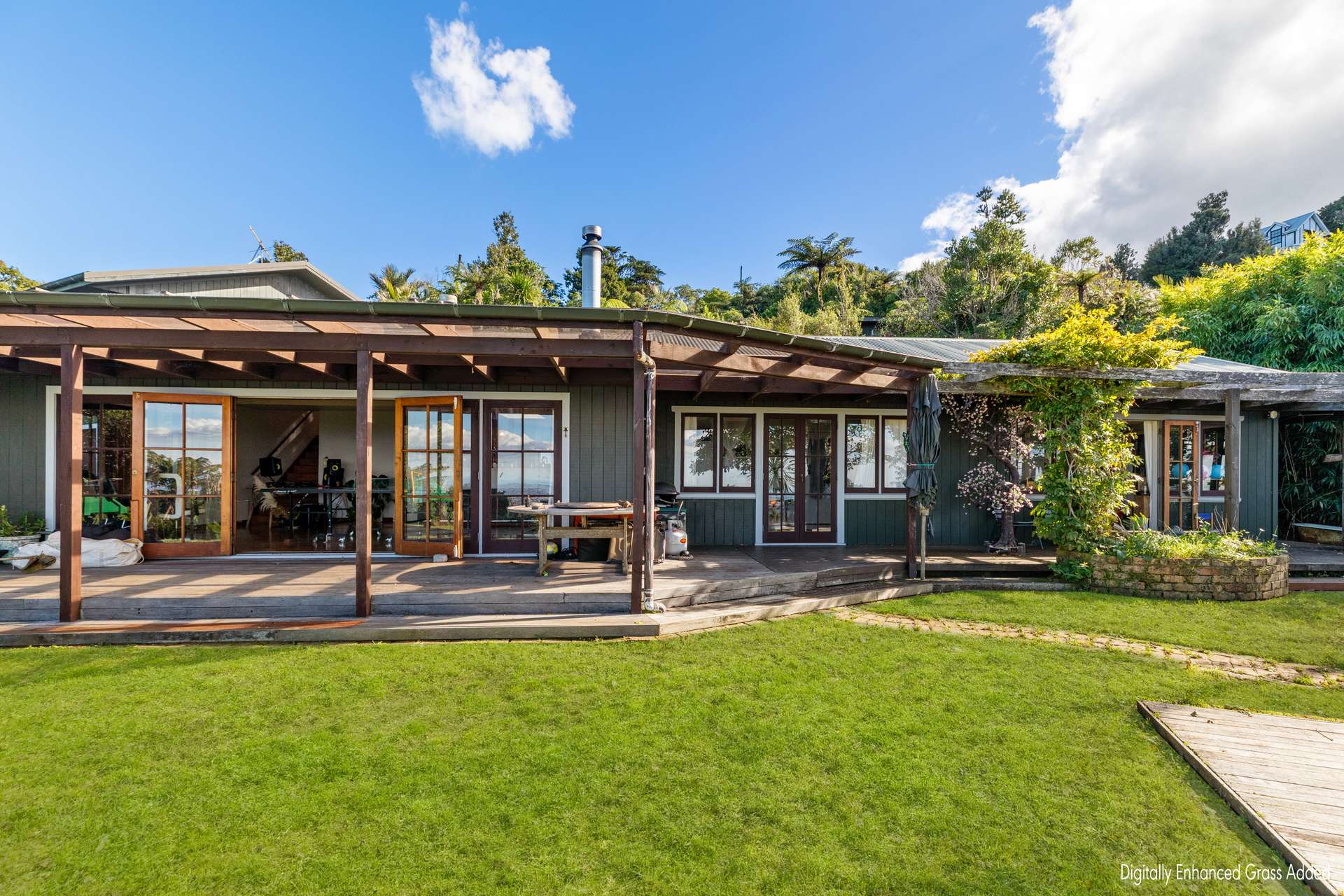 505 Scenic Drive, Waiatarua