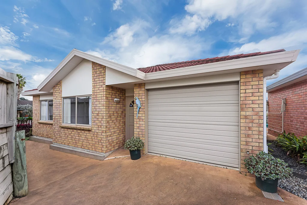 Henderson 2Kwarto Downsize in Style at Castle Heights