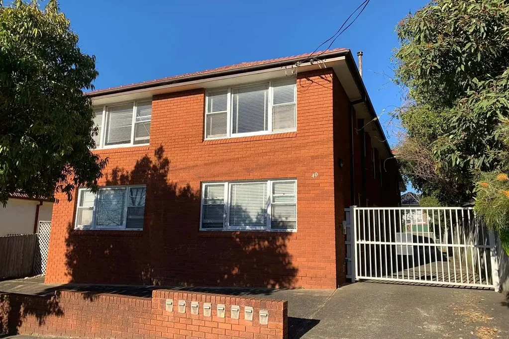 Spacious, Sun-Drenched Living in a Central Locale