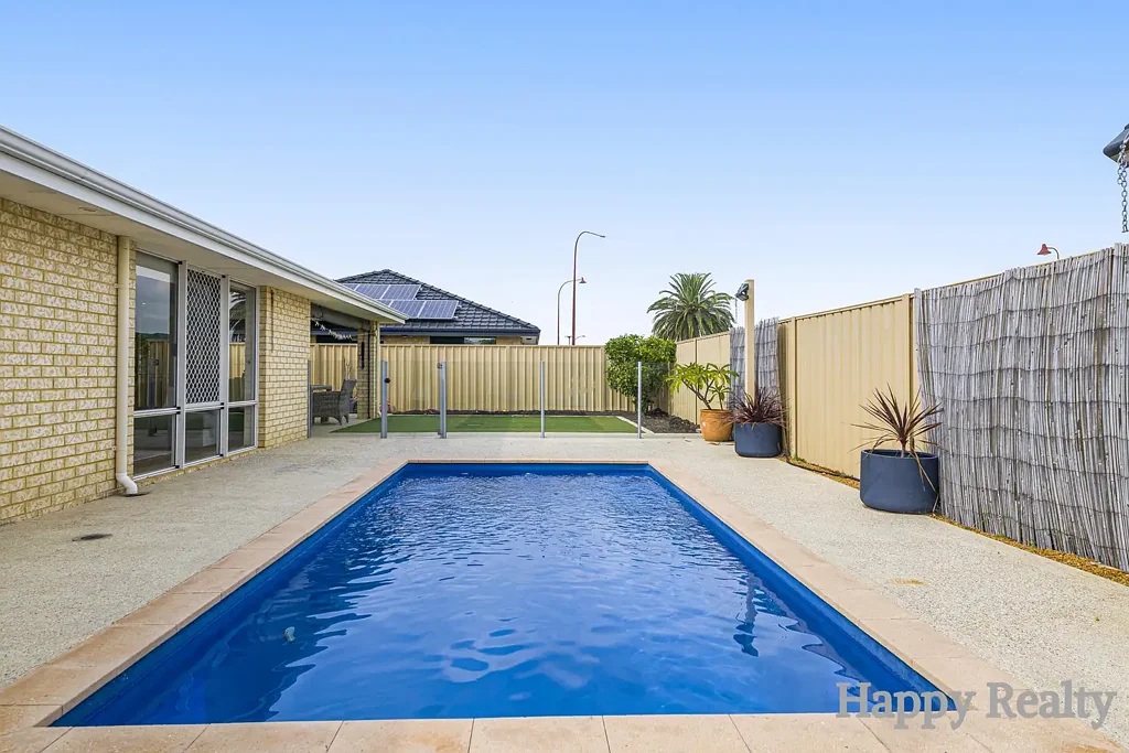 Canning Vale 4Moenga Family Living on a Spacious 536sqm Corner Block