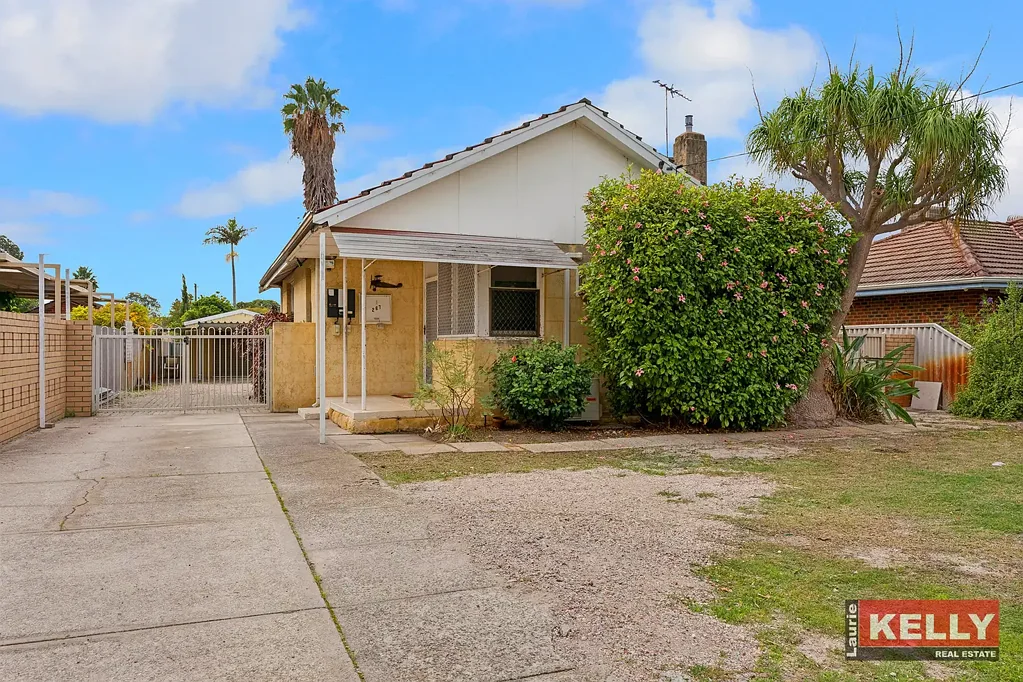 Cloverdale 3房  CIRCA 1960 B/T CHARACTER HOME ON SPRAWLING 804SQM