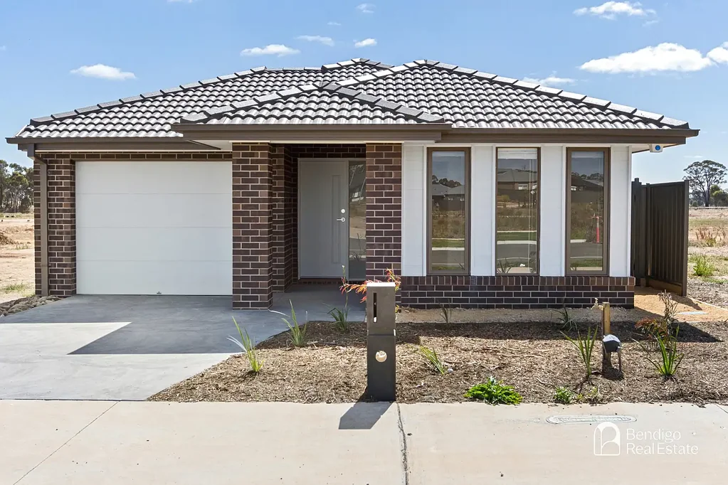 MODERN FAMILY HOME WITH LOW-MAINTENANCE LIVING IN HUNTLY