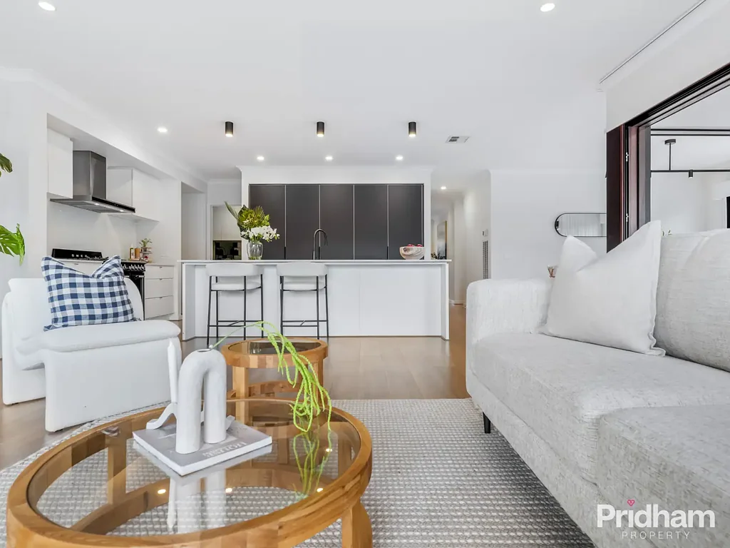 Mernda 4房  Quiet Contemporary with plenty of room for all your toys