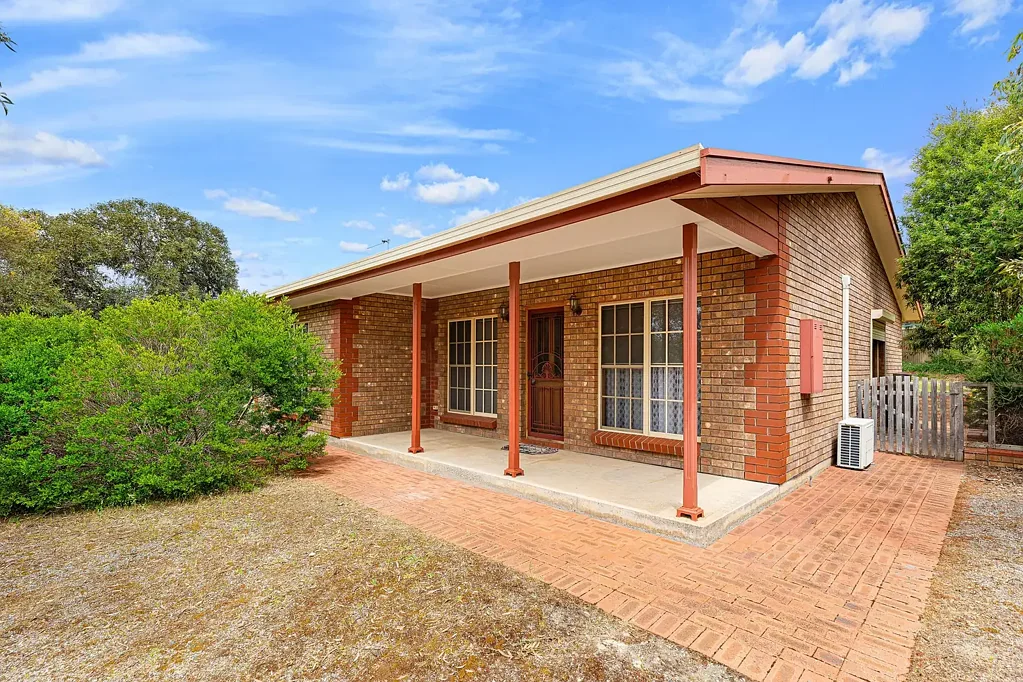 Coffin Bay 3 Bedroom Character-Filled Coastal Retreat with Triple-Bay Garage