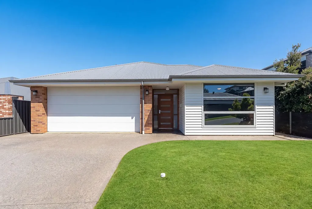 Mount Barker 4غرفة نوم Modern Family Living with Solar Savings & Outdoor Entertaining