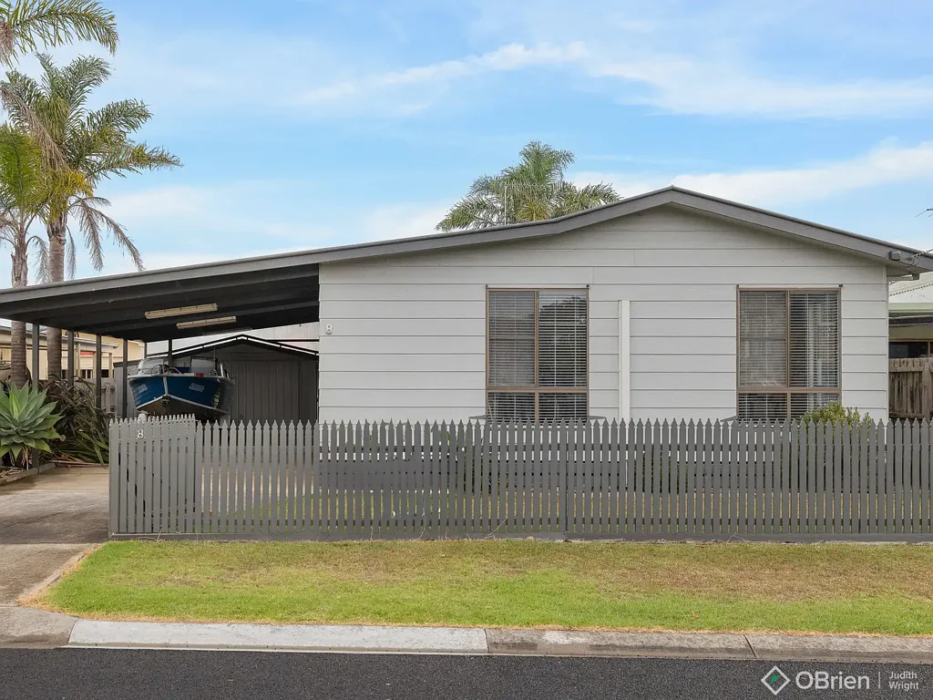 8 Albany Road, Cowes, VIC 3922
