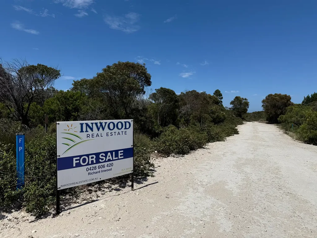 Sapphiretown  Kangaroo Island land primed for your Island retreat. Peace, privacy, nature and potential. Cleared area ready for building (STCC).