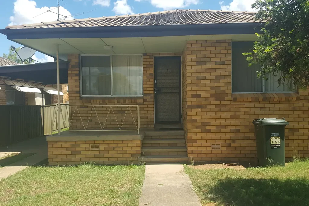 NEAT & TIDY THREE BEDROOM UNIT