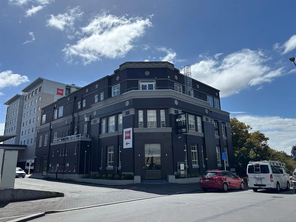Hamilton Central Upmarket Hospitality On The River