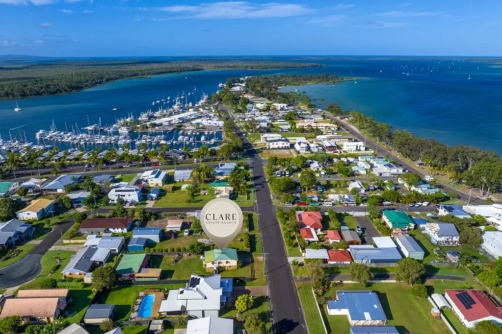 Tin Can Bay 1Zimmer Renovator’s Delight with Coastal Charm – Prime Tin Can Bay Location!