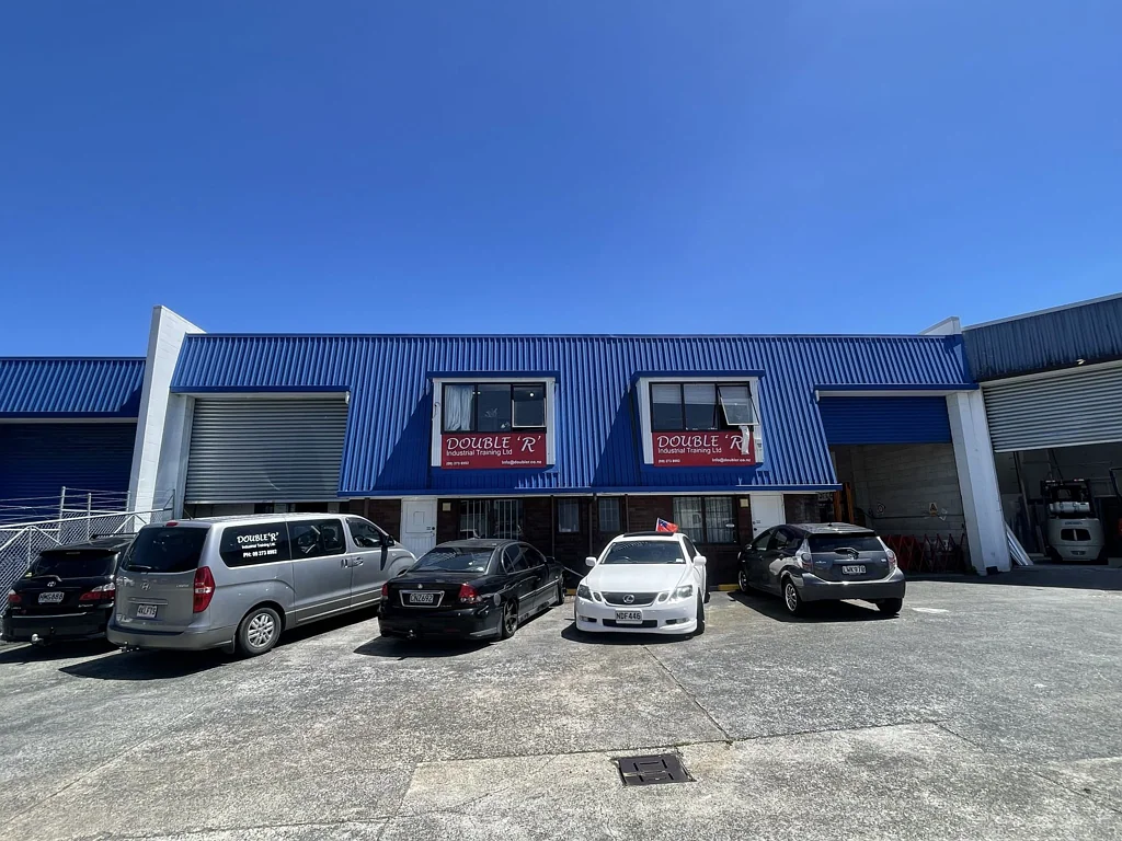 East Tamaki Heavy Industry with Dual Roller Door