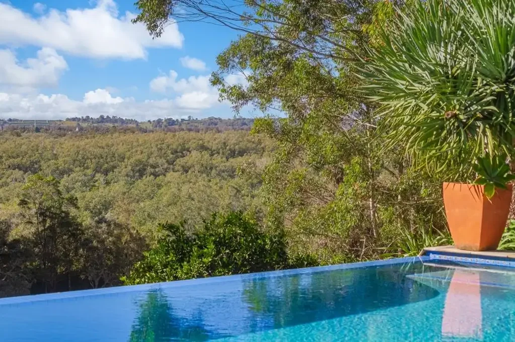 Terranora 4 Bedroom Farm Life! Acreage Retreat with Infinity Pool & Valley Views