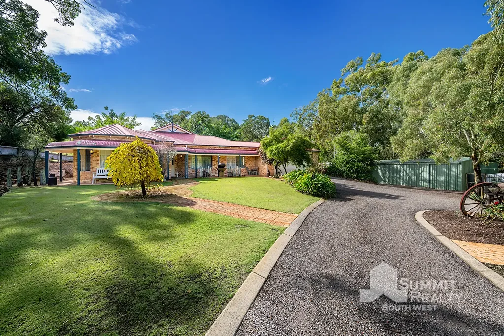 Leschenault 4房  Acreage Living with Space, Privacy & Lifestyle Appeal