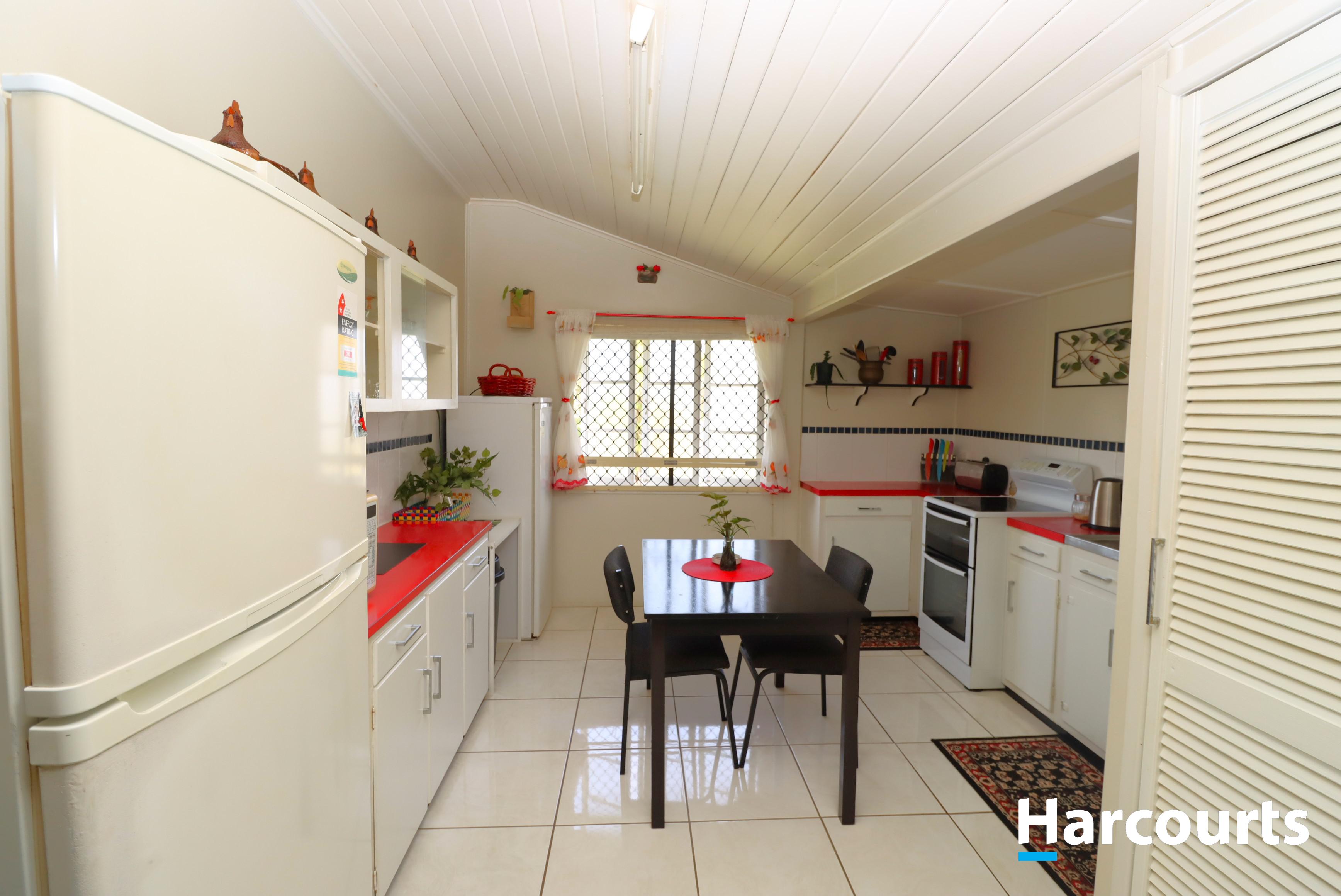 5 THOMPSON RD, CHILDERS QLD 4660, 0 rūma, 0 rūma horoi, House