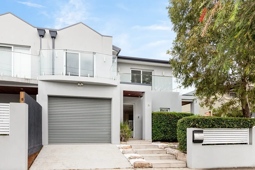 Earlwood 3Kwarto Elevated family living with sweeping city views and flexible space